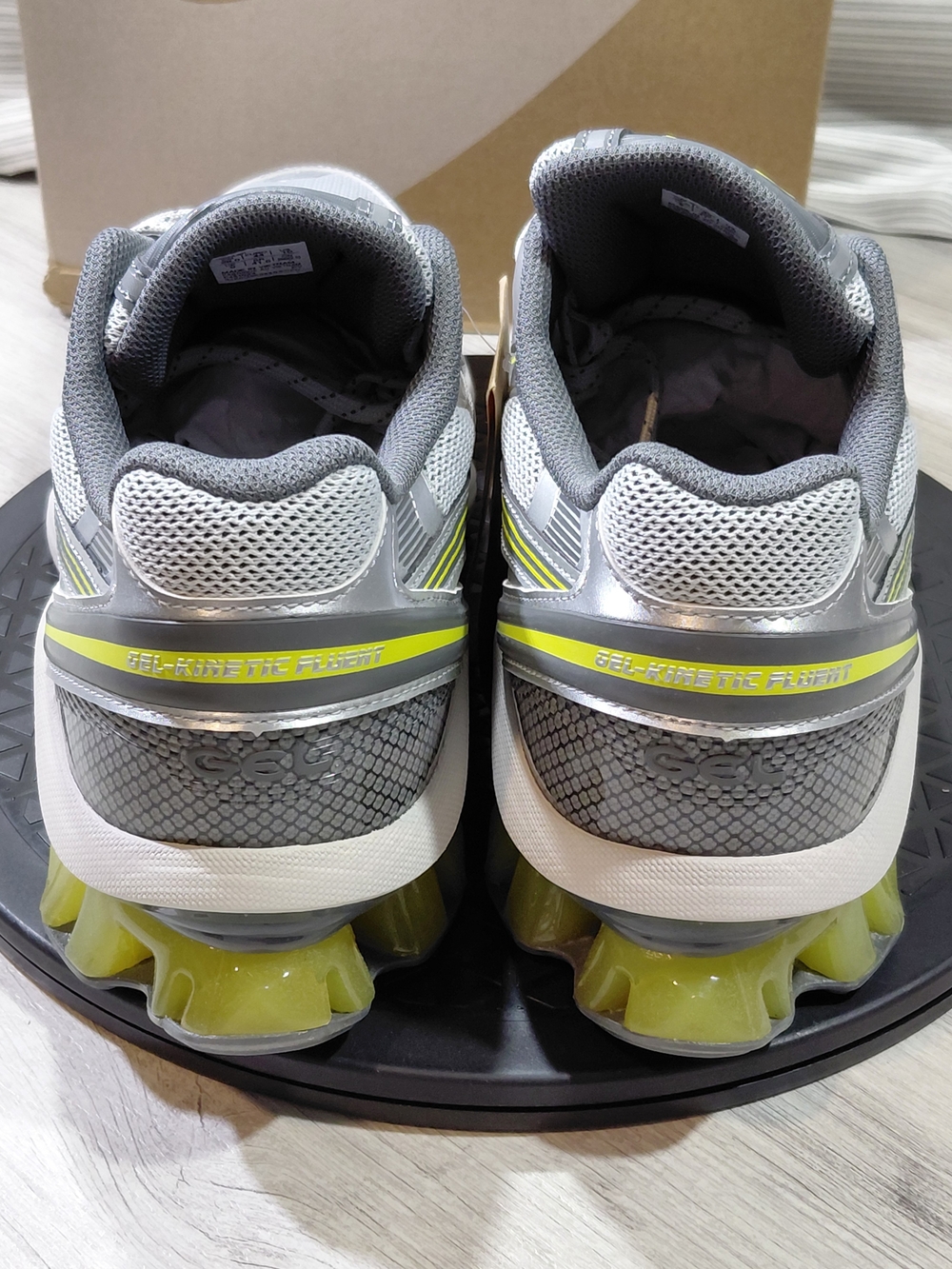 NWT ASICS Men’s GEL KINETIC FLUENT Running Shoes Glacier/ Steel Grey SIZE M10 - Picture 4 of 16